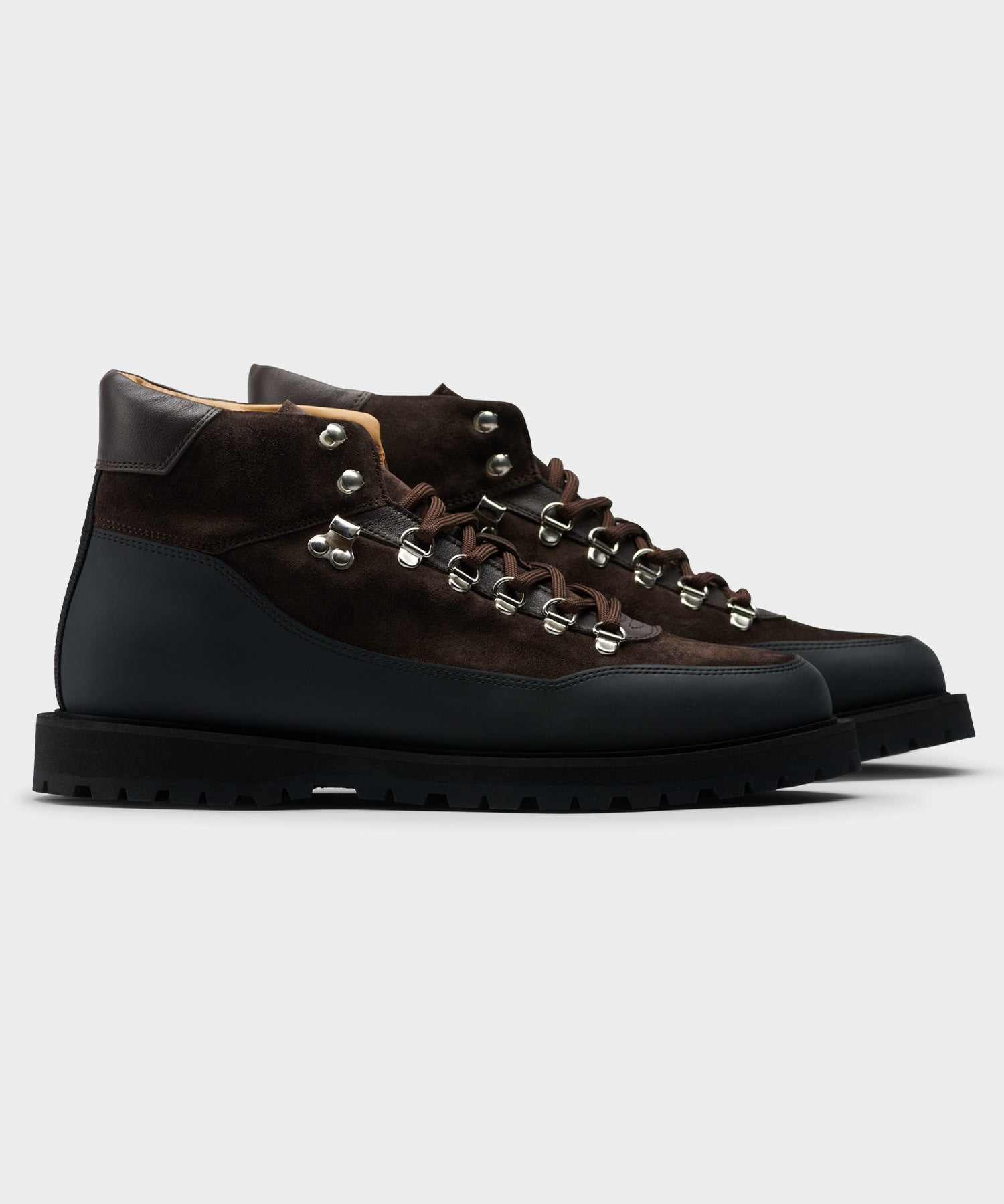 SAXUM_brown_3_R_7c303ee4-9d5f-4a36-930f-880c9e742742