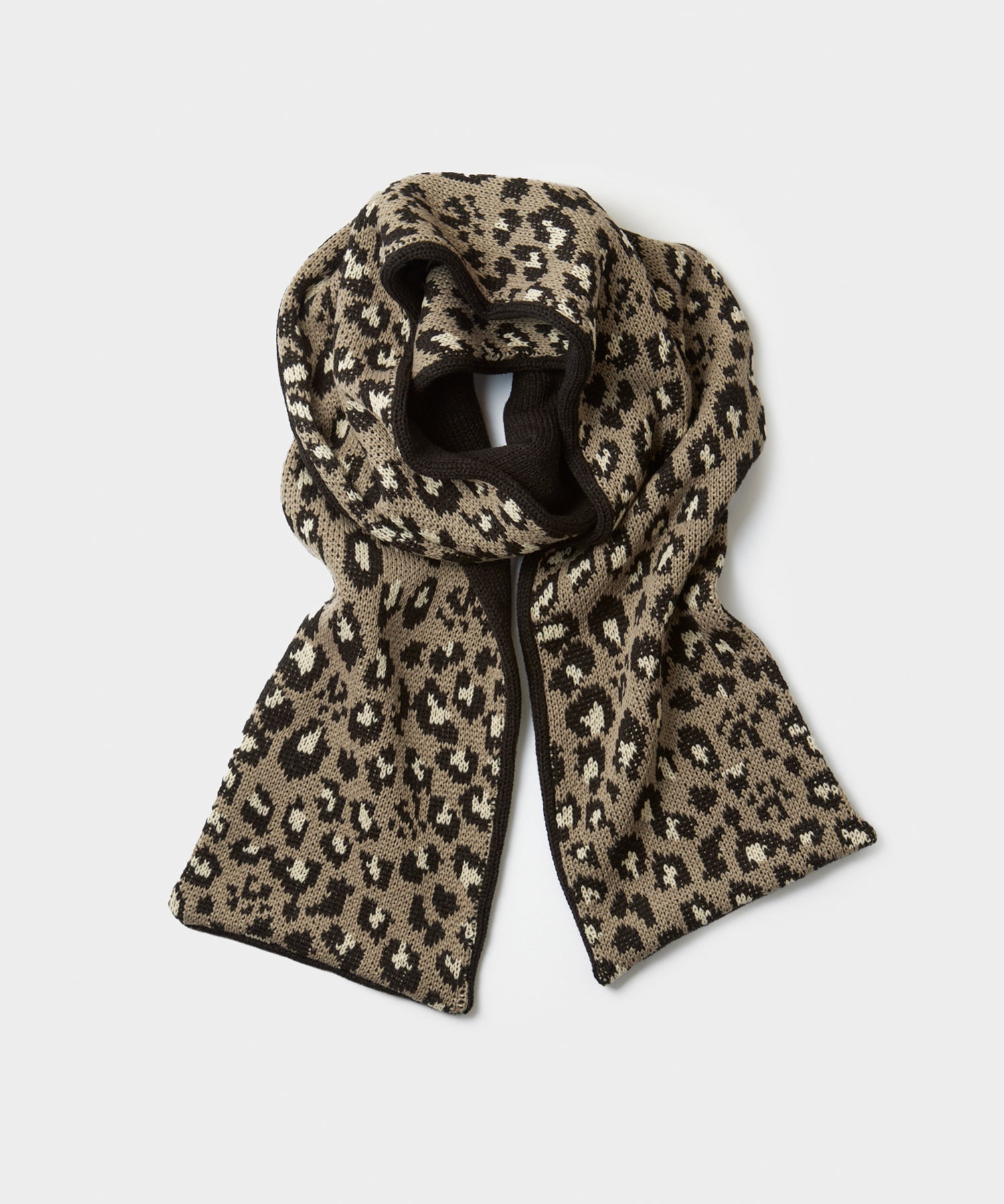 rototo-reversible-chunky-muffler-in-grey-leopardrototo-569678